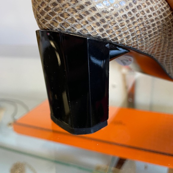 Stuart Weitzman Square Toe Snake Skin Pumps Tan Neutral Beige Size 7 - Picture 5 of 12